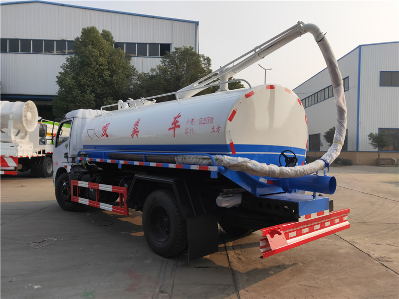 東風(fēng)牌8方吸糞車(chē)