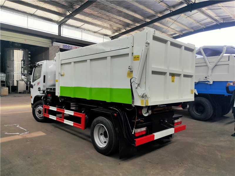 勾臂式8噸污泥運(yùn)輸車(chē)